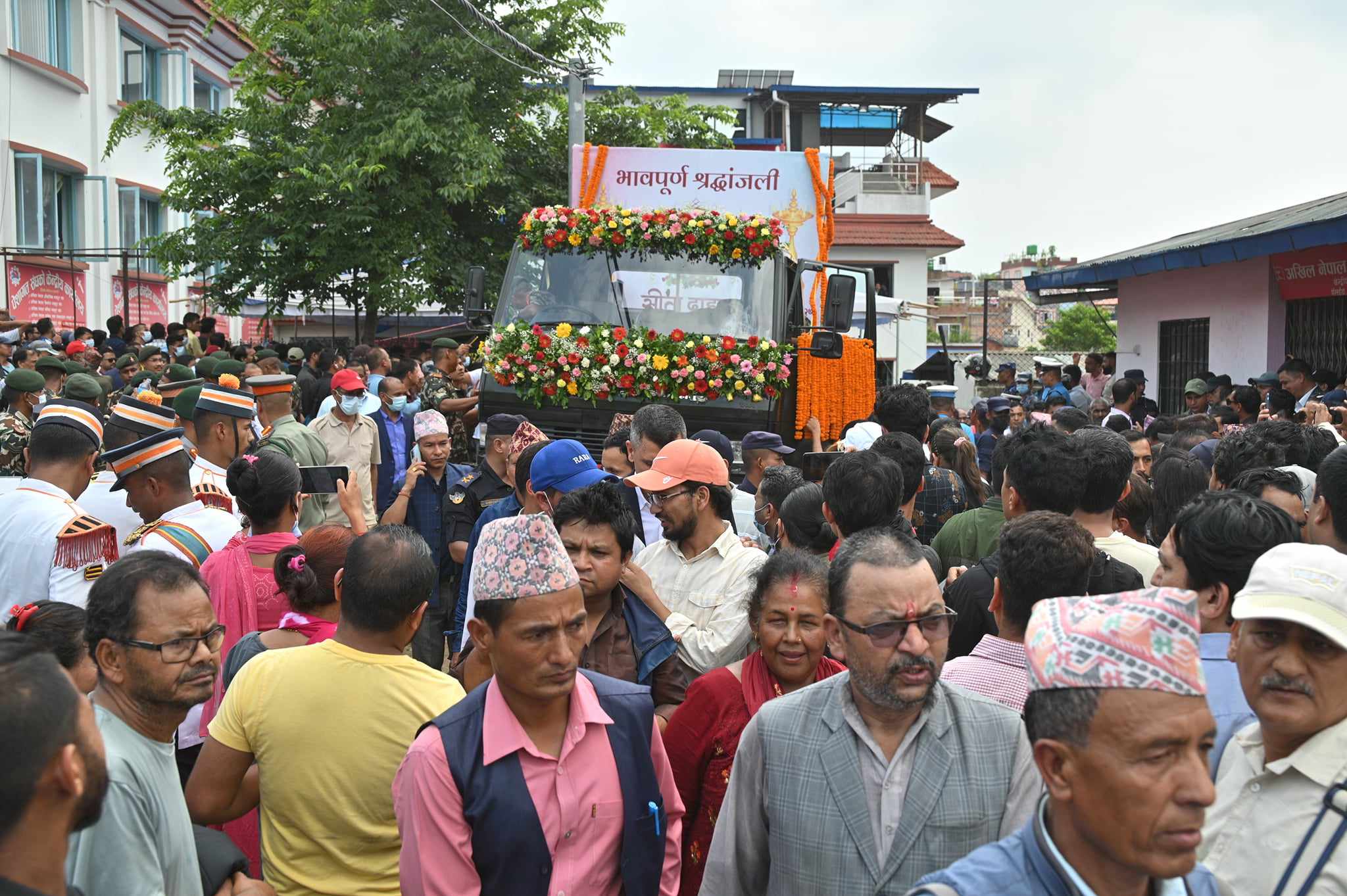 प्रधानमन्त्रीपत्नी सीताको निधनको शोकमा माओवादीले दुई दिन पार्टीको झन्डा आधा झुकाउने